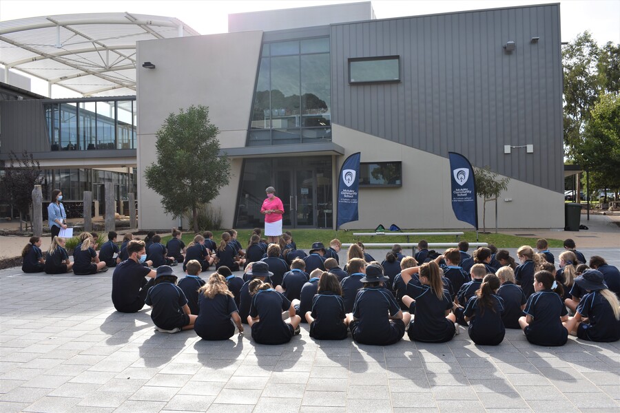 Mrs Parslow addressing the 5/6 Neighbourhood in the Plaza